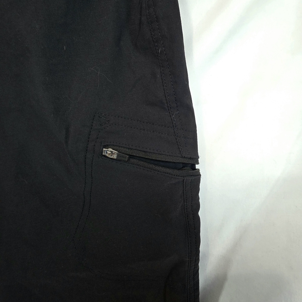 Eddie Bauer Women's Black Cargo Crop Pants Lots of Pockets Size 10 - Picture 3 of 7